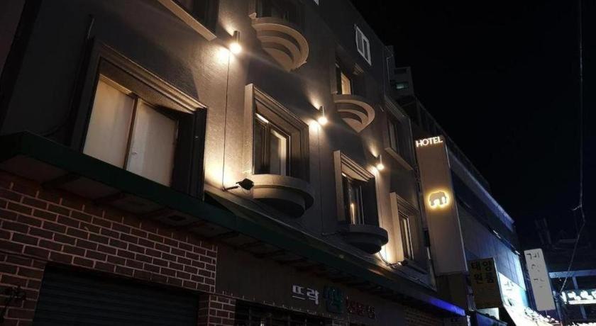 Hotel Elephant Пусан Екстериор снимка